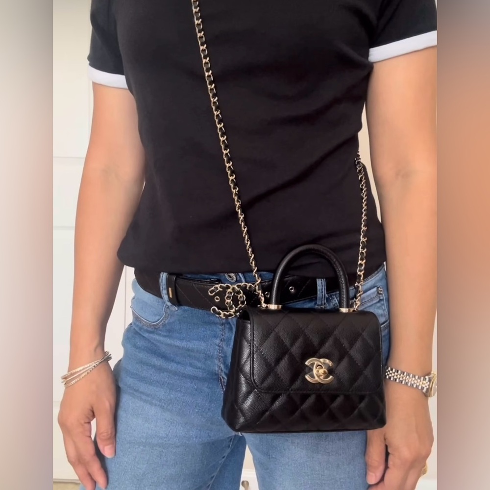 ❌ SOLD ❌ CHANEL Coco Handle Clutch on Chain Black Caviar - Picture 4 of 7